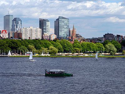 Duck Tour de Boston et voiliers